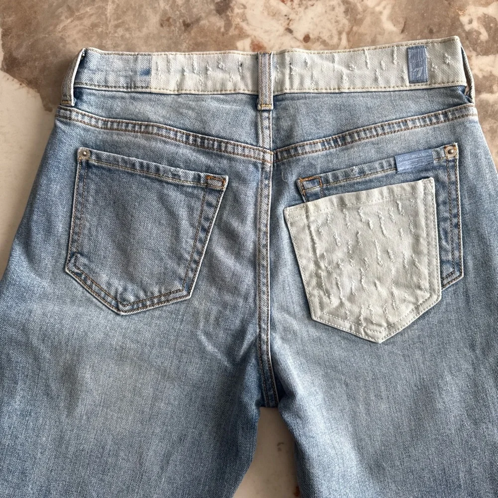 EUC 7 for All Mankind Light Wash Women's Skinny Jeans with Subtle Distress - Picture 8 of 9